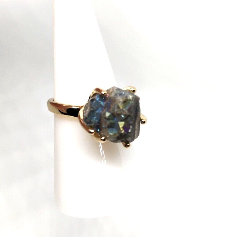 Women's Large Raw Stone Ring Unfinished Iridescent Druzy Gold Tone Size 8 - Picture 3 of 9